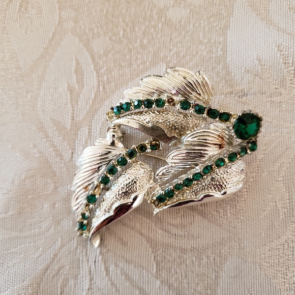 Vintage 3 leaf brooch - Picture 3 of 5